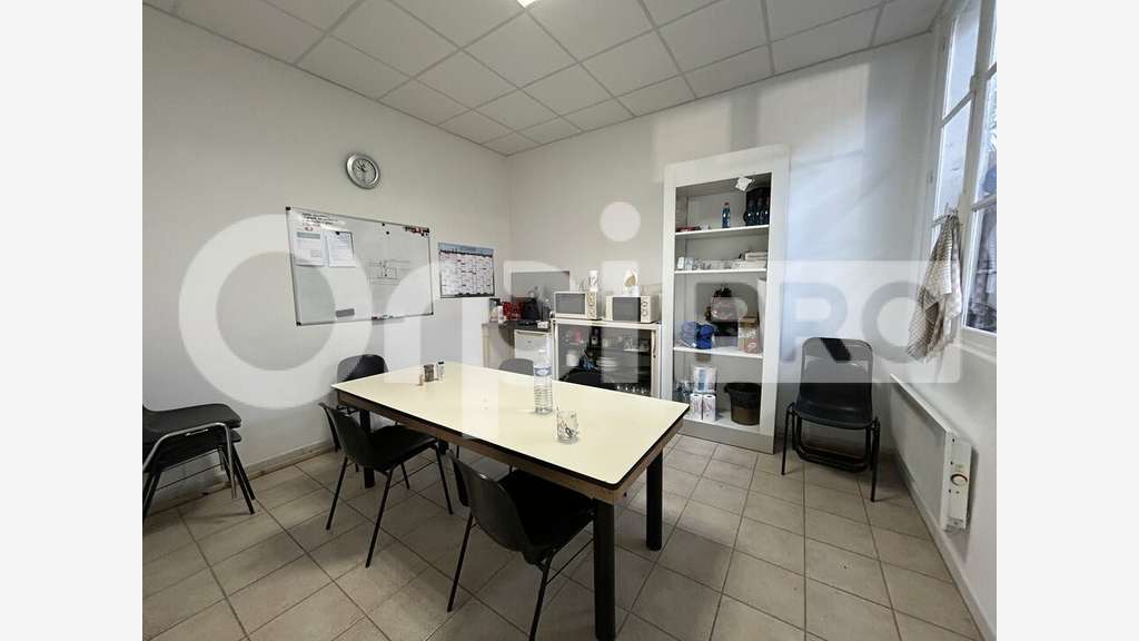 Local avec entrepôt 450m² à louer à Clairoix