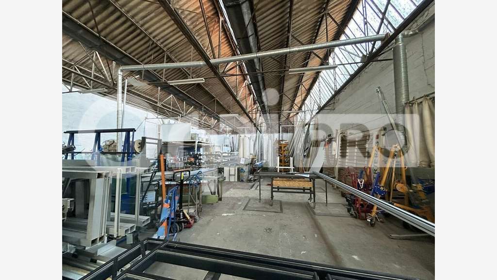 Local avec entrepôt 450m² à louer à Clairoix