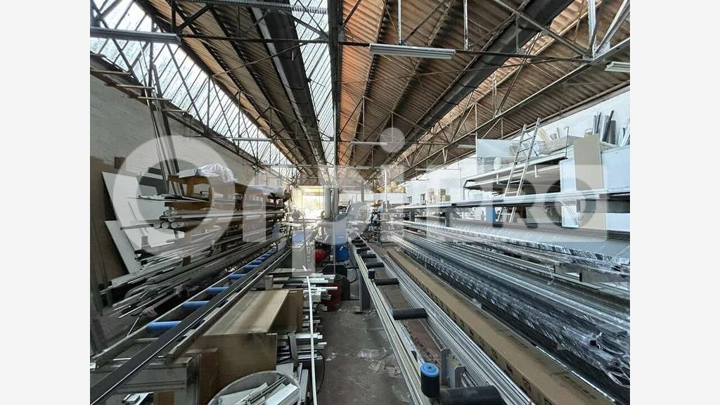Local avec entrepôt 450m² à louer à Clairoix