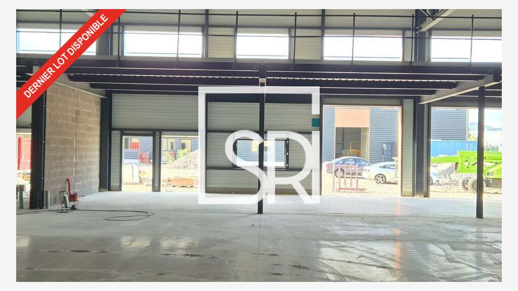 Cellule 440m² à louer à Clermont Ferrand ZI Brézet