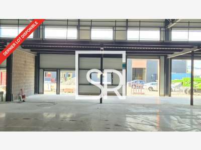 Cellule 440m² à louer à Clermont Ferrand ZI Brézet