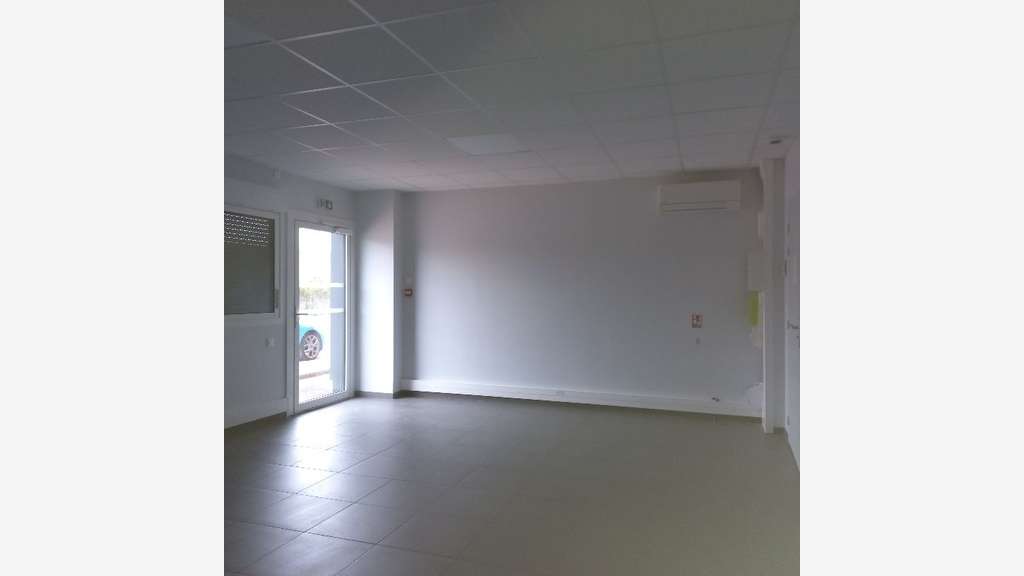 A louer locaux d'activité 384m² à Clermont-Ferrand
