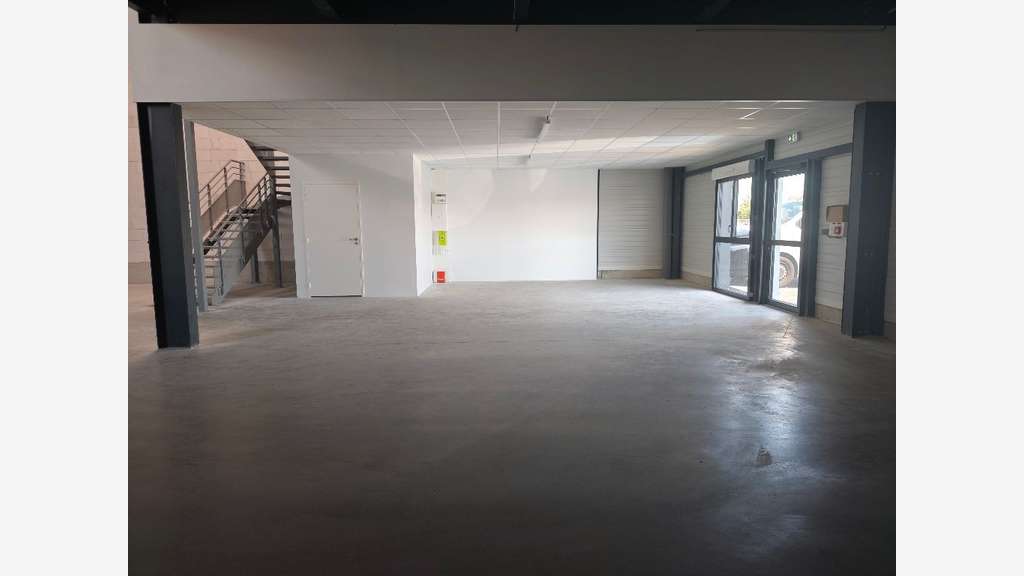 A louer locaux 323m² à Clermont-Ferrand Gravanches