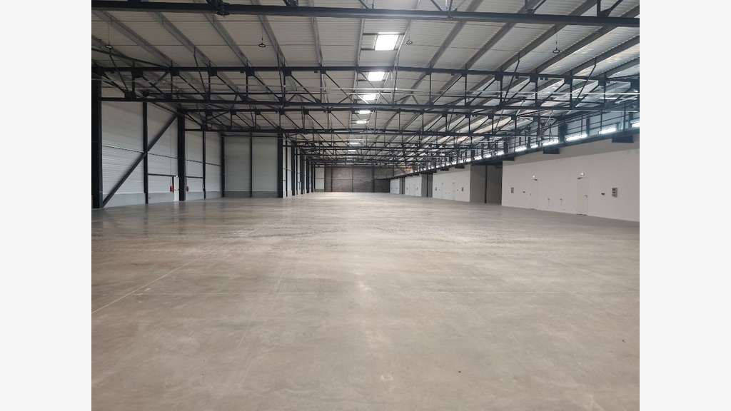 Locaux neufs 1553m² à louer à Clermont-Ferrand