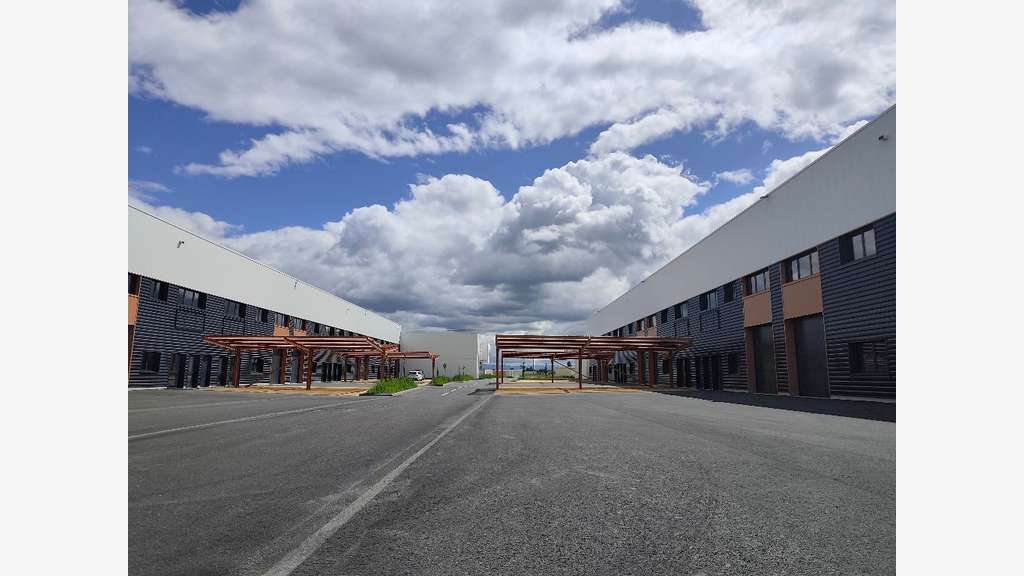 Locaux neufs 1553m² à louer à Clermont-Ferrand
