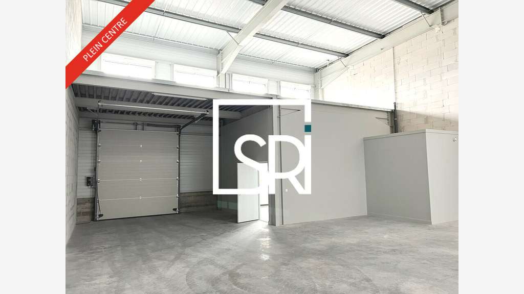 Entrepôt  384m² à Clermont Ferrand A71 / A75