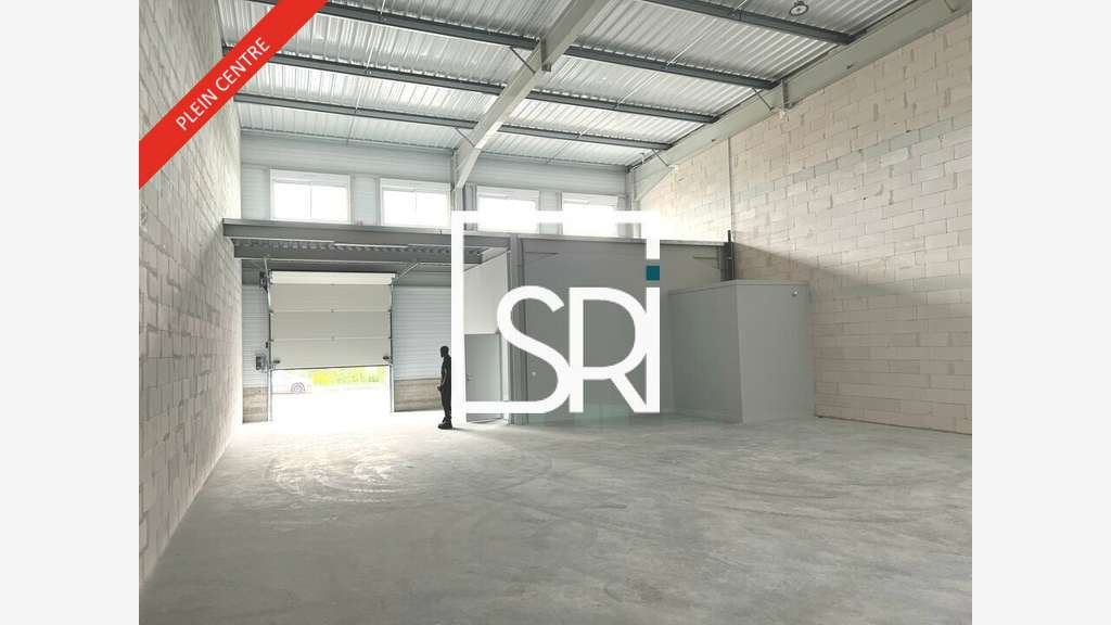 Entrepôt  384m² à Clermont Ferrand A71 / A75