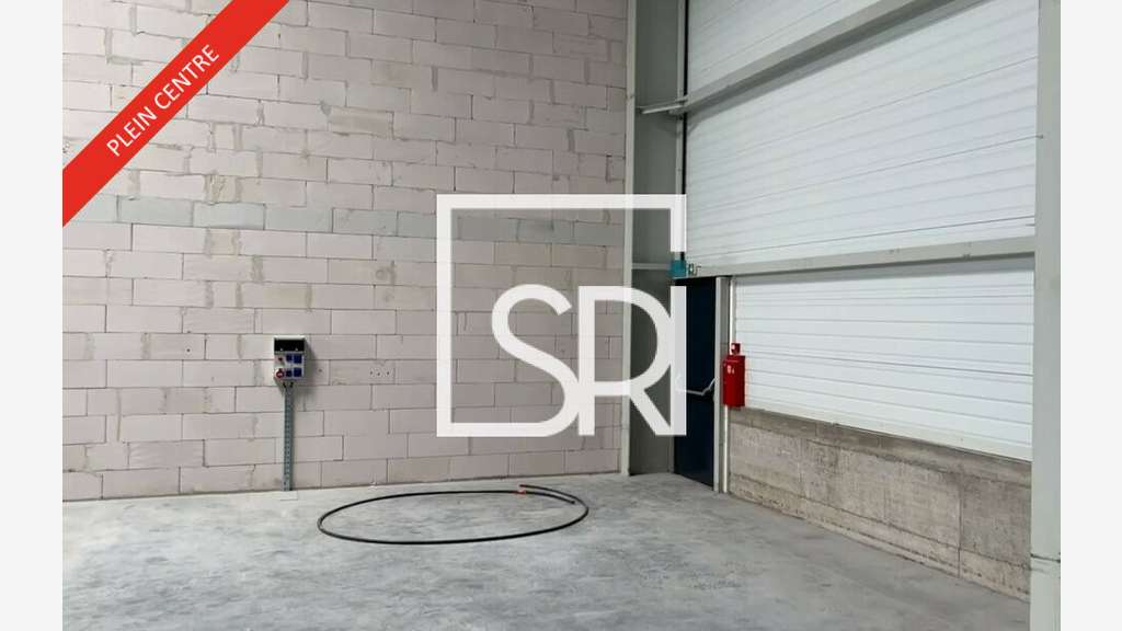 Entrepôt  384m² à Clermont Ferrand A71 / A75