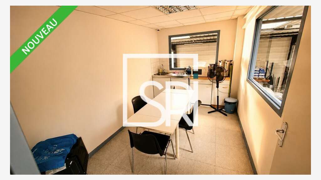 Loue entrepôt de 517m² en ZAC à Clermont-Ferrand