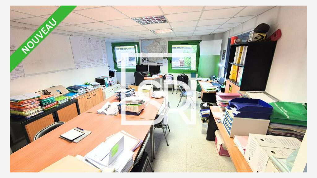 Loue entrepôt de 517m² en ZAC à Clermont-Ferrand