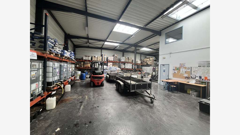 A louer local 500m² Clermont-Ferrand Gravanches
