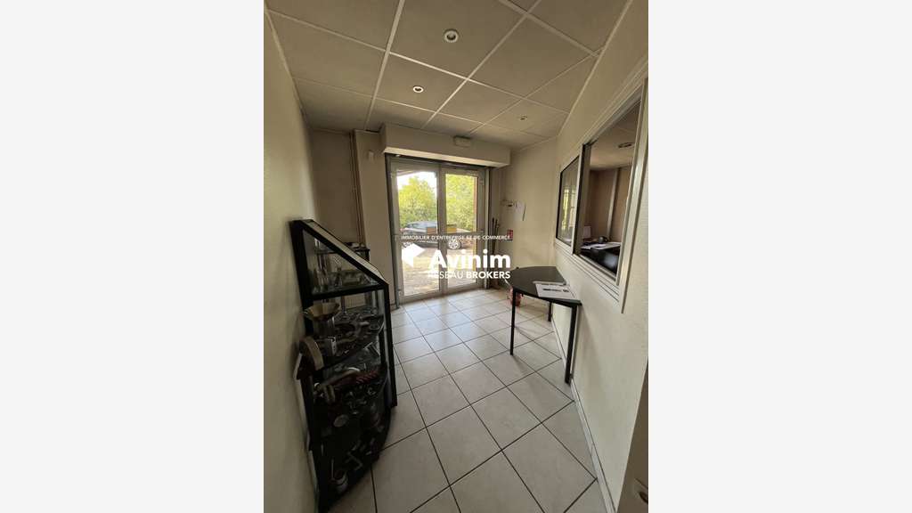 A louer local industriel 400m² zone des Gravanches