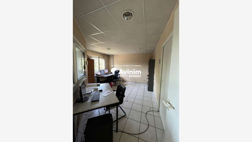 A louer local industriel 400m² zone des Gravanches