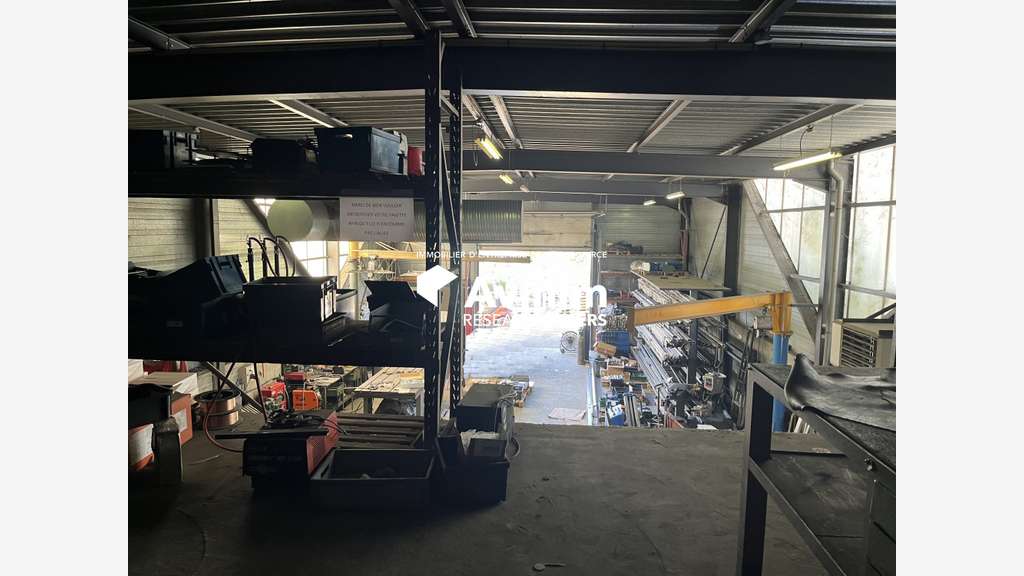 A louer local industriel 400m² zone des Gravanches