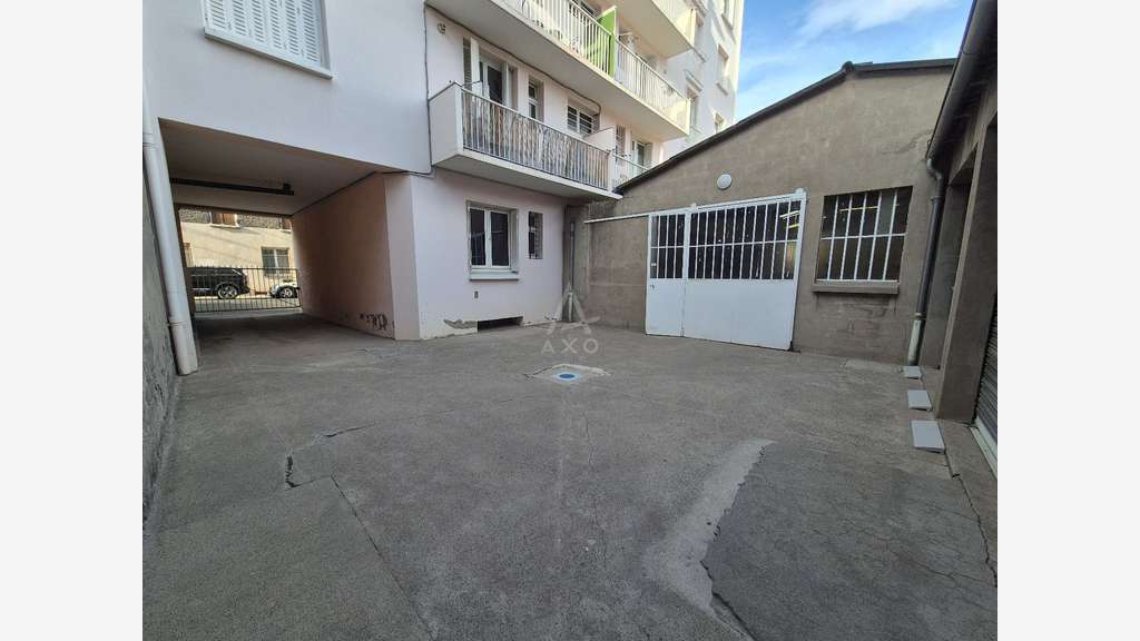 Je vous propose à la location un entrepôt de 236 m