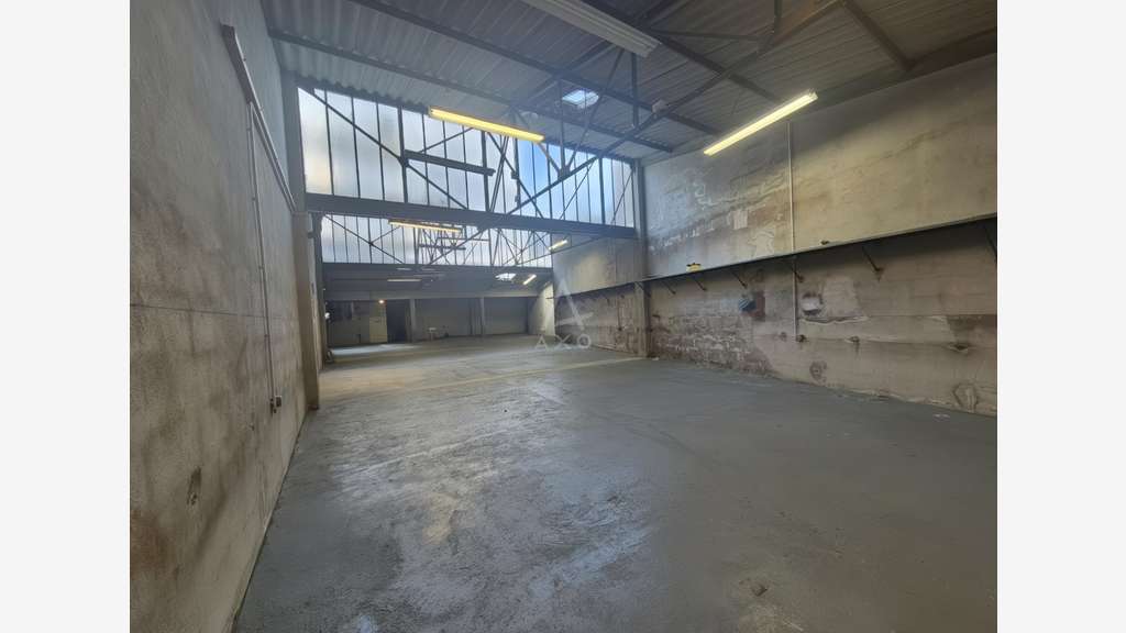 Je vous propose à la location un entrepôt de 236 m