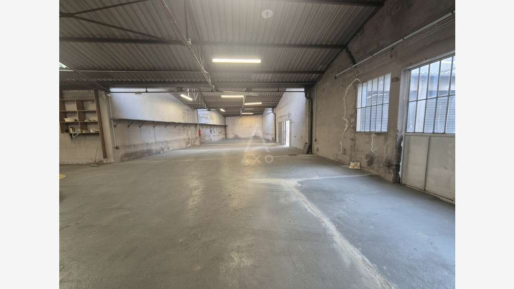 Je vous propose à la location un entrepôt de 236 m
