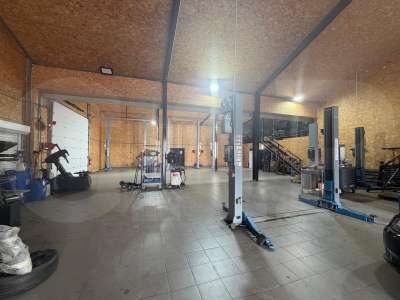 À LOUER – LOCAL D'ACTIVITÉ DE 880M² À COËTMIEUX. V