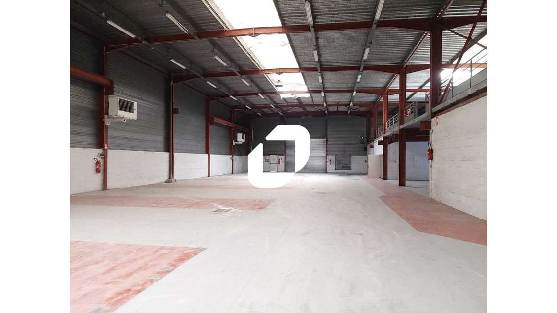 A louer Local d'activité 1726m² Coignieres