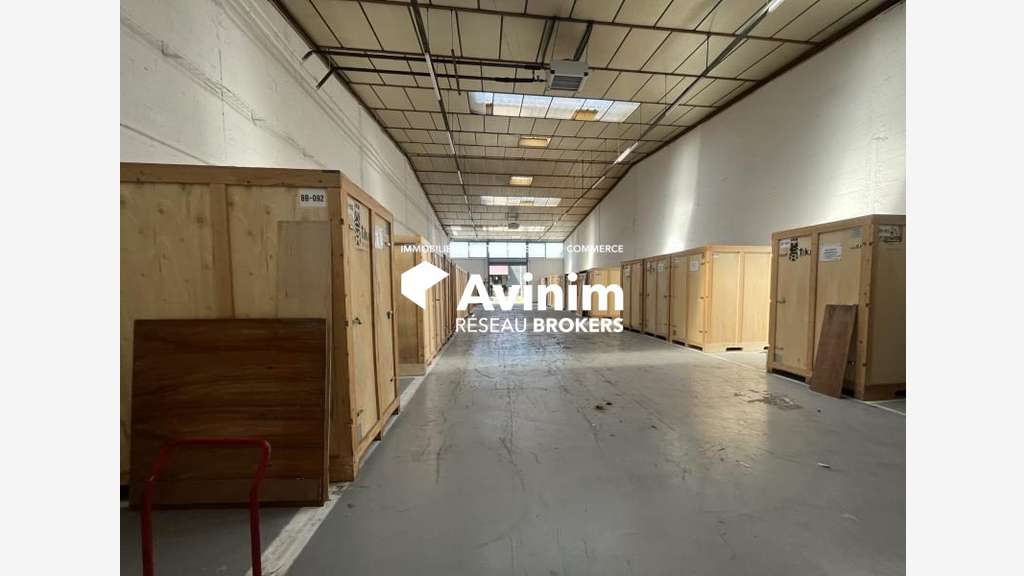 A louer local activité rénové 497m² ZI Les Marais