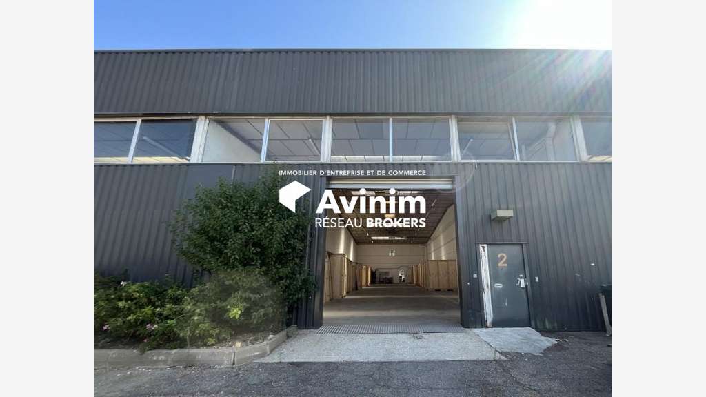 A louer local activité rénové 497m² ZI Les Marais