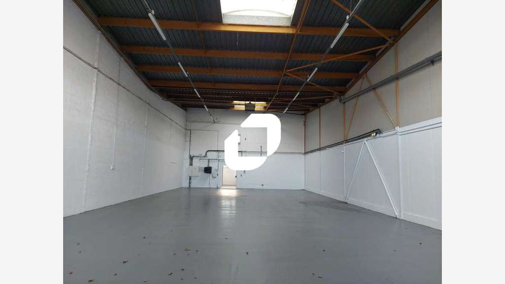 A louer Local d'activité 406m² Coignieres