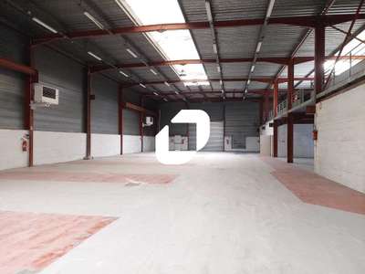 A louer Local d'activité 1726m² Coignieres