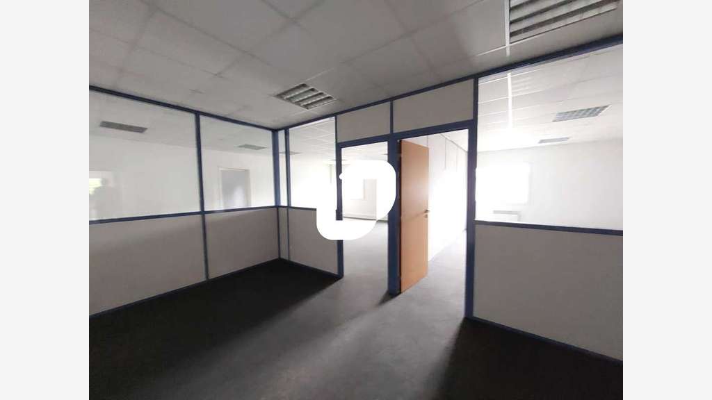 A louer Local d'activité 1726m² Coignieres