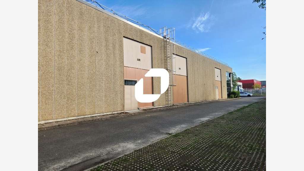 A louer Local d'activité 882m² Coignieres