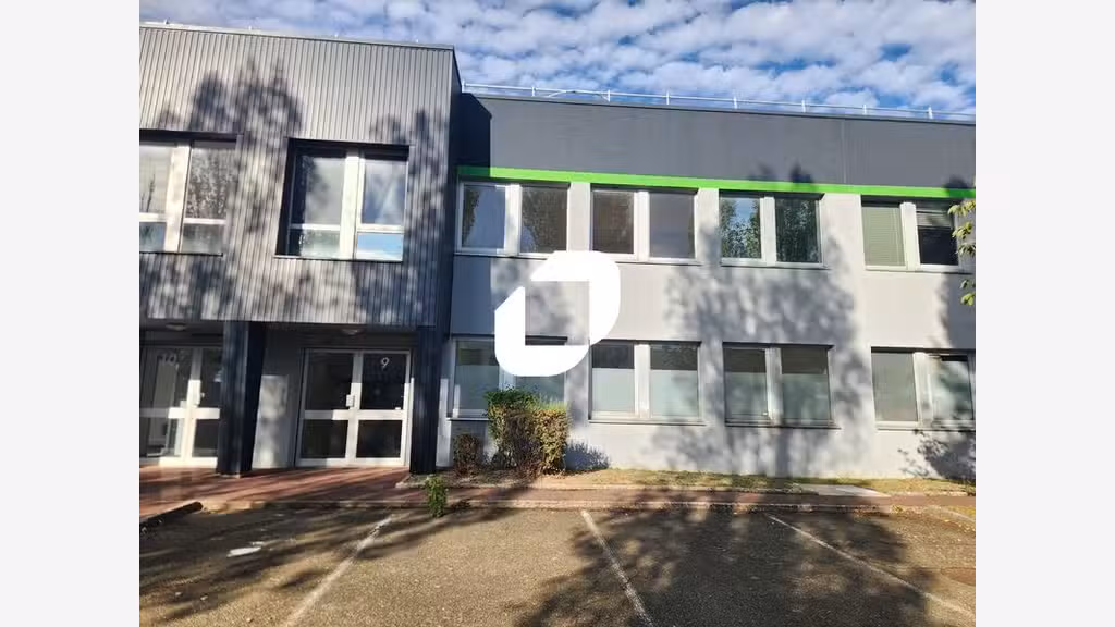 A louer Local d'activité 901m² Coignieres