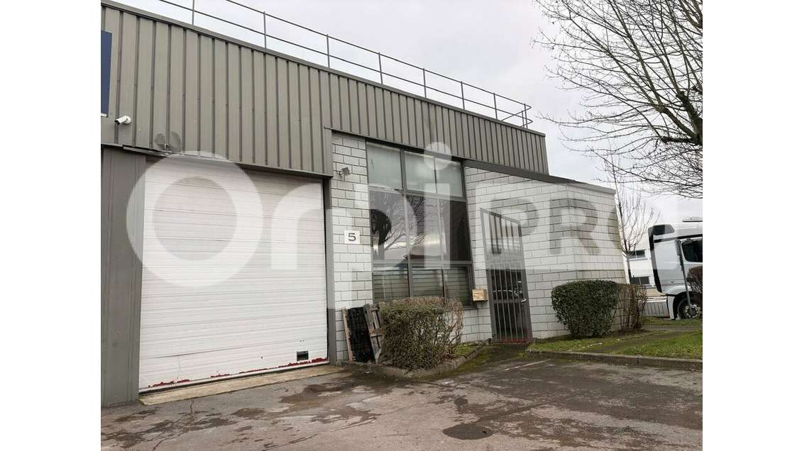 Local d'activité de 349m² à louer à Collégien