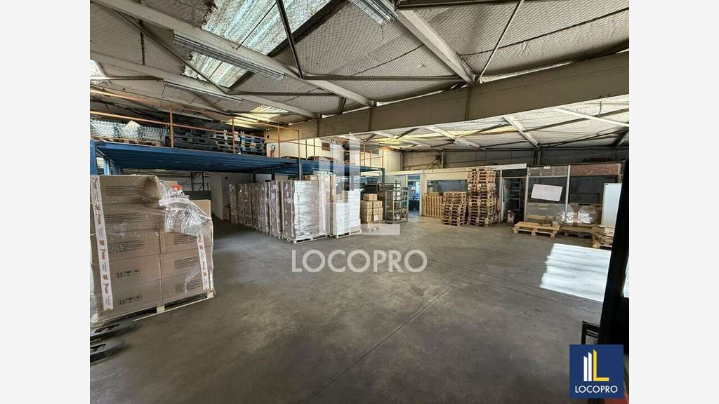 A louer entrepôt 1000m² à Colomars