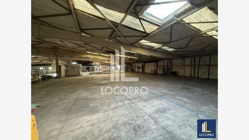 A louer entrepôt 1000m² à Colomars
