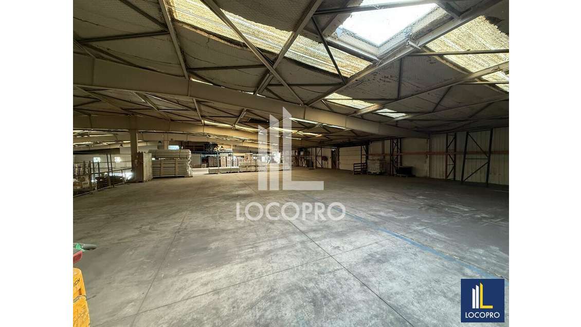 A louer entrepôt 1000m² à Colomars