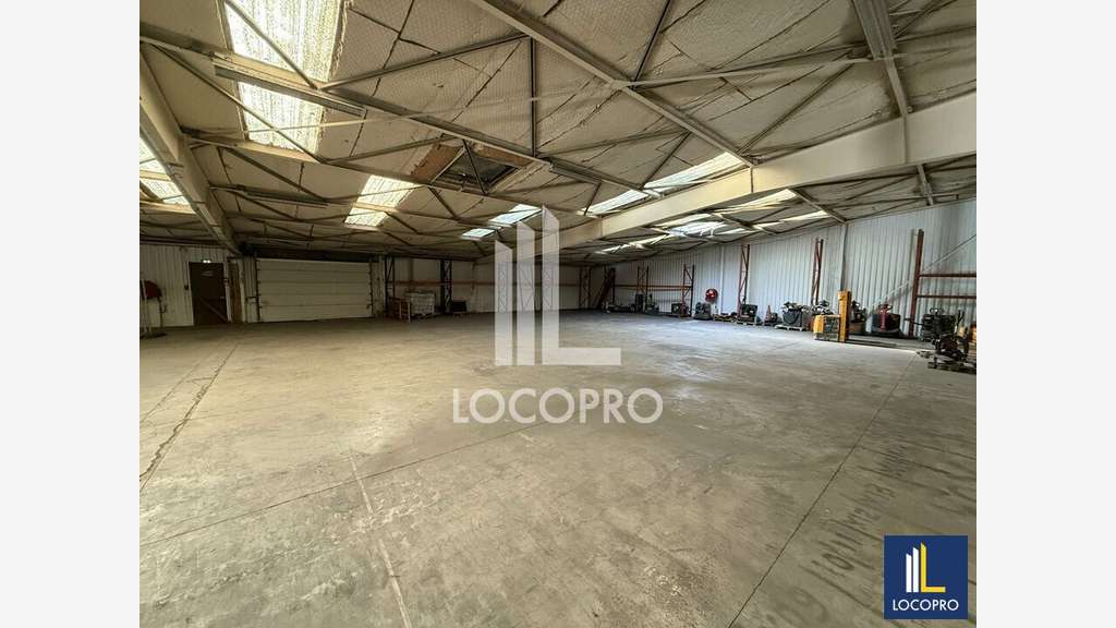 A louer entrepôt 1000m² à Colomars