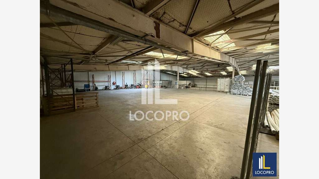 A louer entrepôt 1000m² à Colomars
