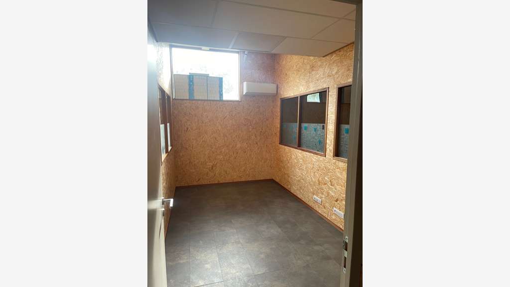 A louer entrepôt 600m² proche autoroute St Blaise