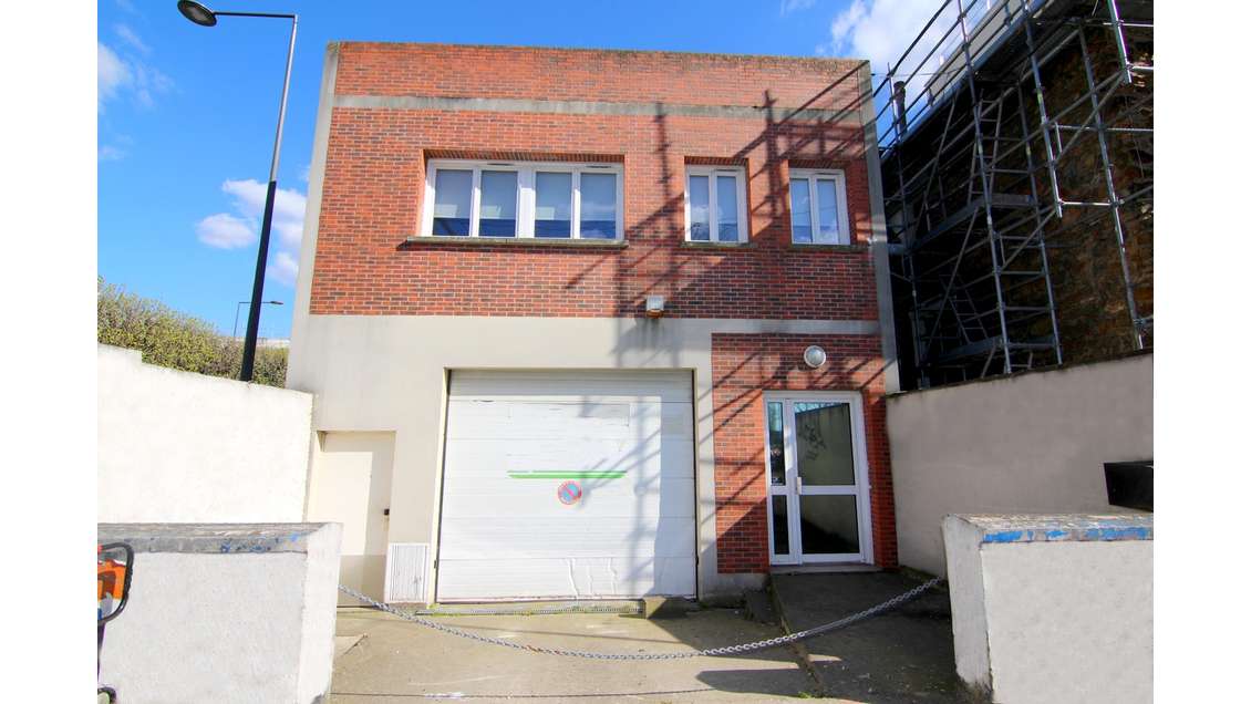 BUREAUX - STOCKAGE - PARKING - 3 500€ /mois