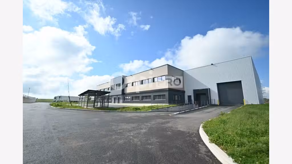 Local activité 3328m² à louer à Colombier-Saugnieu
