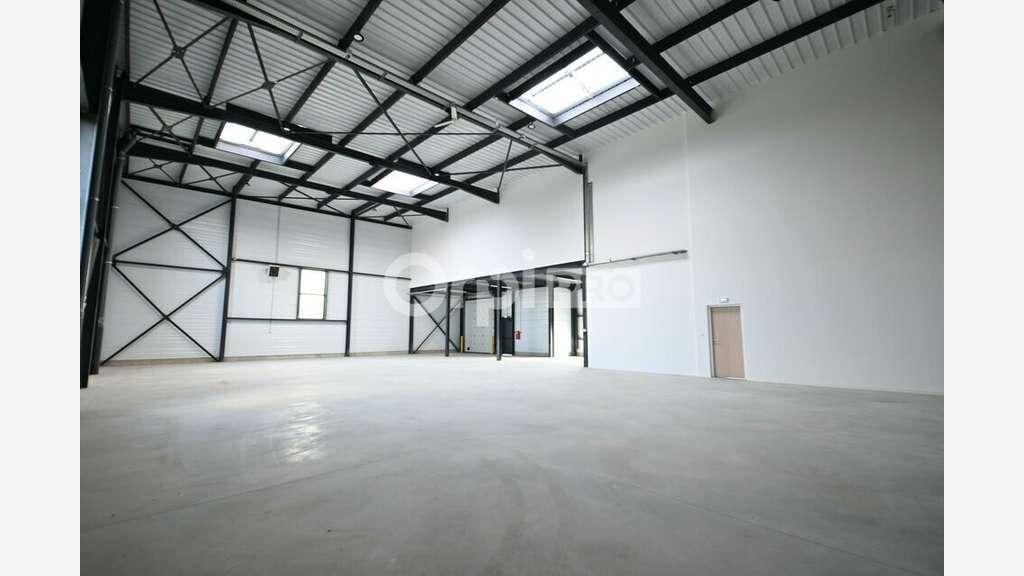 Local activité 3328m² à louer à Colombier-Saugnieu