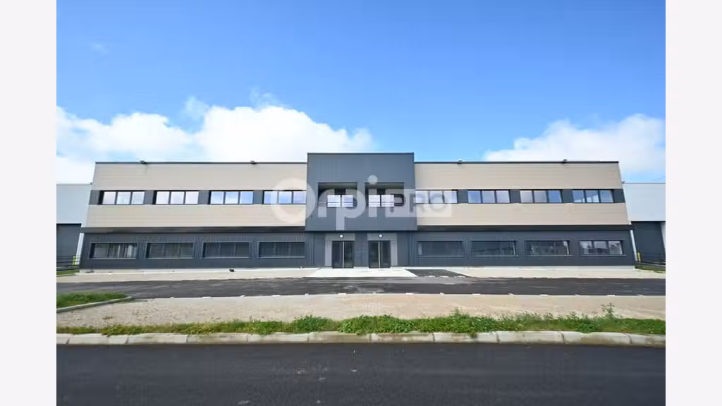 Local activité 3328m² à louer à Colombier-Saugnieu