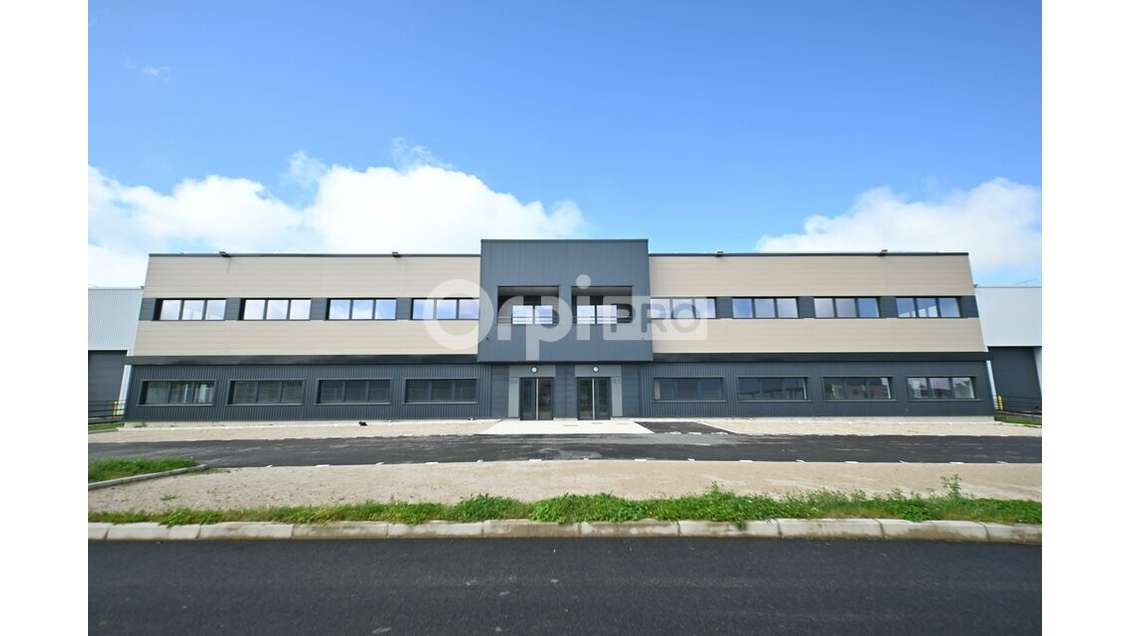 Local activité 3328m² à louer à Colombier-Saugnieu