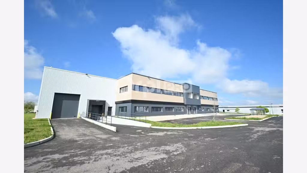 Local activité 3328m² à louer à Colombier-Saugnieu