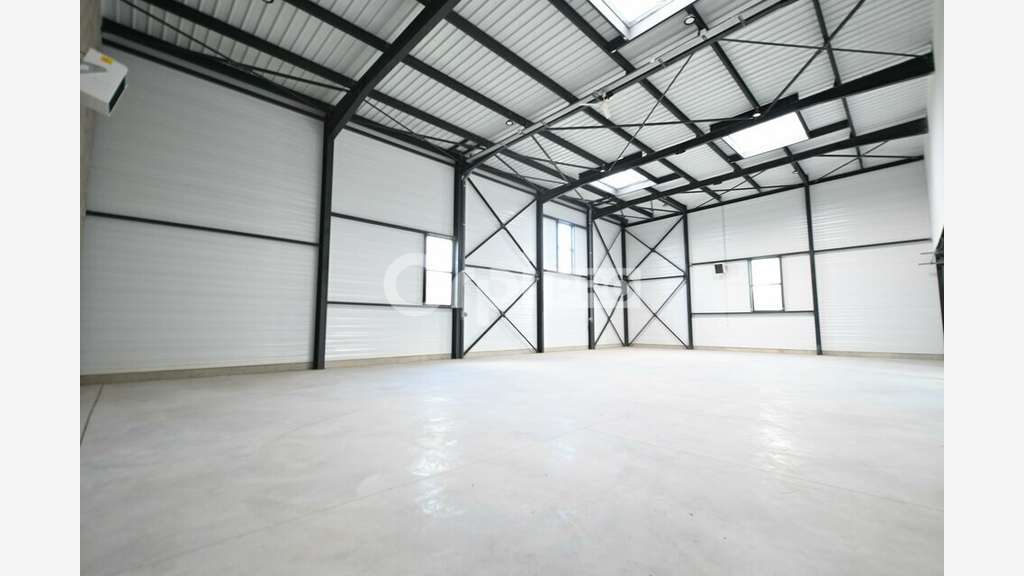 Local activité 3328m² à louer à Colombier-Saugnieu
