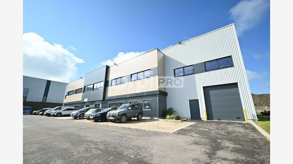 Local activité 3328m² à louer à Colombier-Saugnieu