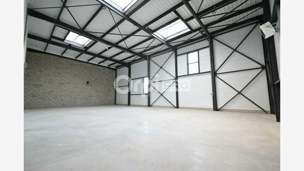 Local activité 3328m² à louer à Colombier-Saugnieu