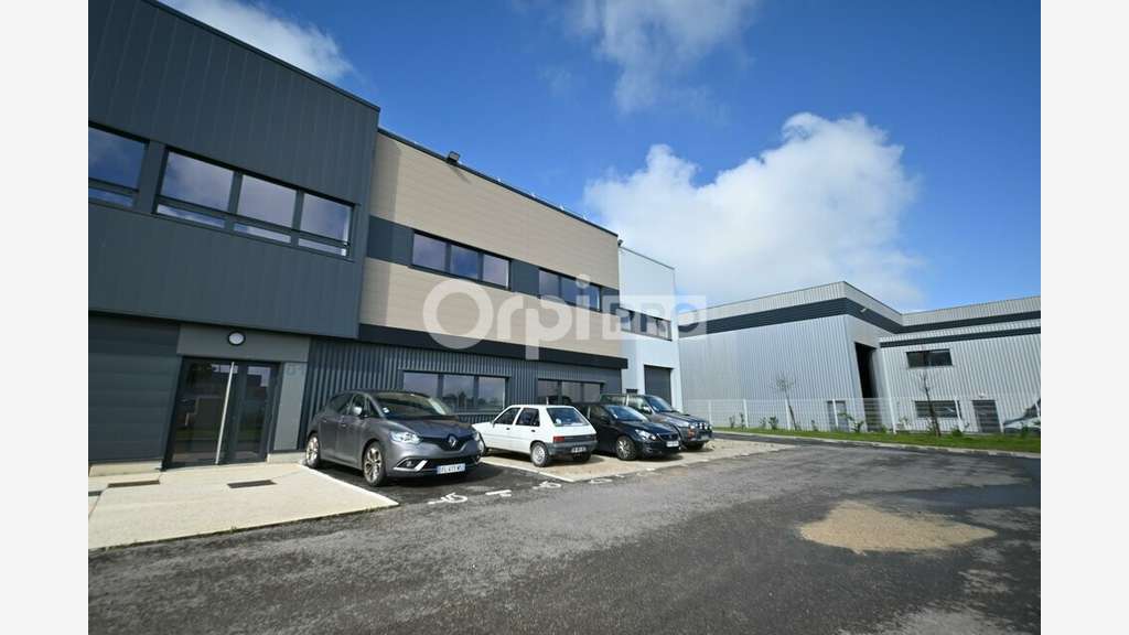 Local activité 3328m² à louer à Colombier-Saugnieu