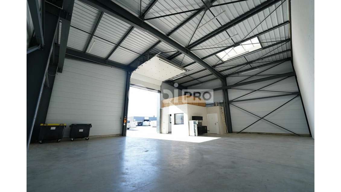 A louer local d'activité 180m² Colombier-Saugnieu