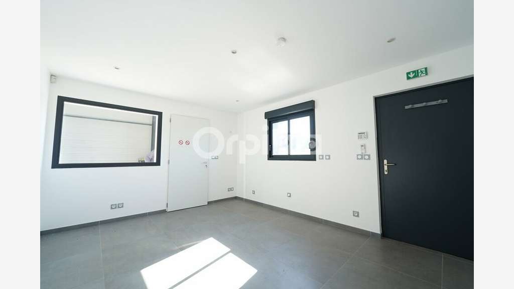 A louer local d'activité 180m² Colombier-Saugnieu