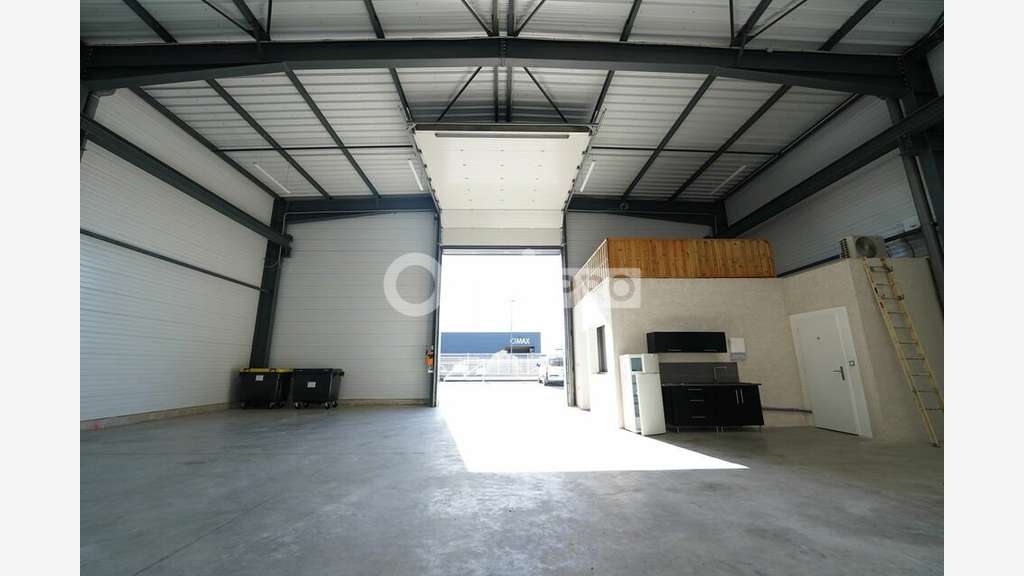 A louer local d'activité 180m² Colombier-Saugnieu
